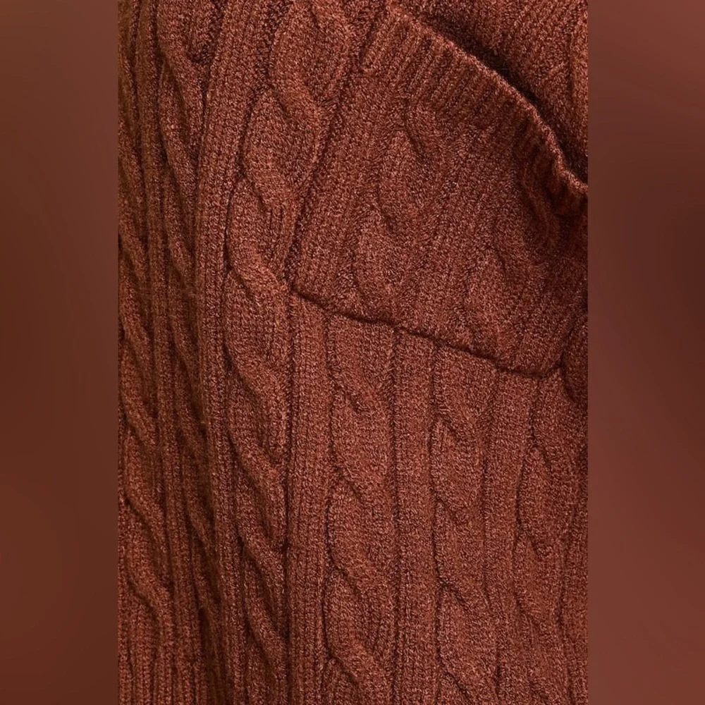 Dolman Sleeve Cable Knit Cropped Sweater with Pocket - Le Lis - Picture 3 of 3
